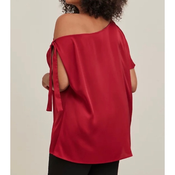 🆕 Red Satin Off Shoulder Top 3 3X 22 24 NWT Torrid New! - Picture 3 of 6